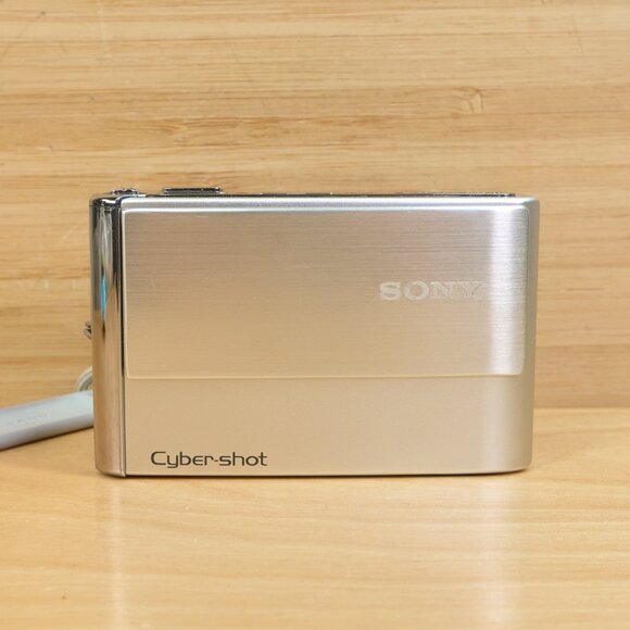 Sony Cyber-shot DSC-T70 / 8.1MP Digital Camera / Touchscreen / Tested - Picture 2 of 10